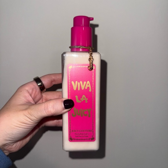 NWT Juicy Couture Viva La Juicy Body Lotion - 8.6 fl oz - Picture 2 of 6